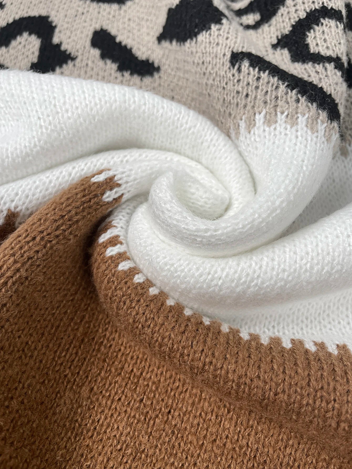 Lela | Pull Léopard Audacieux
